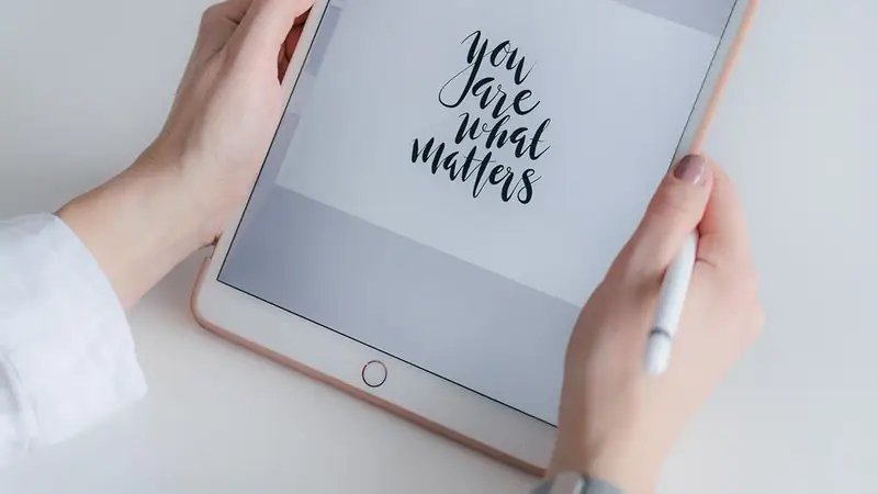 Léa Millet social post